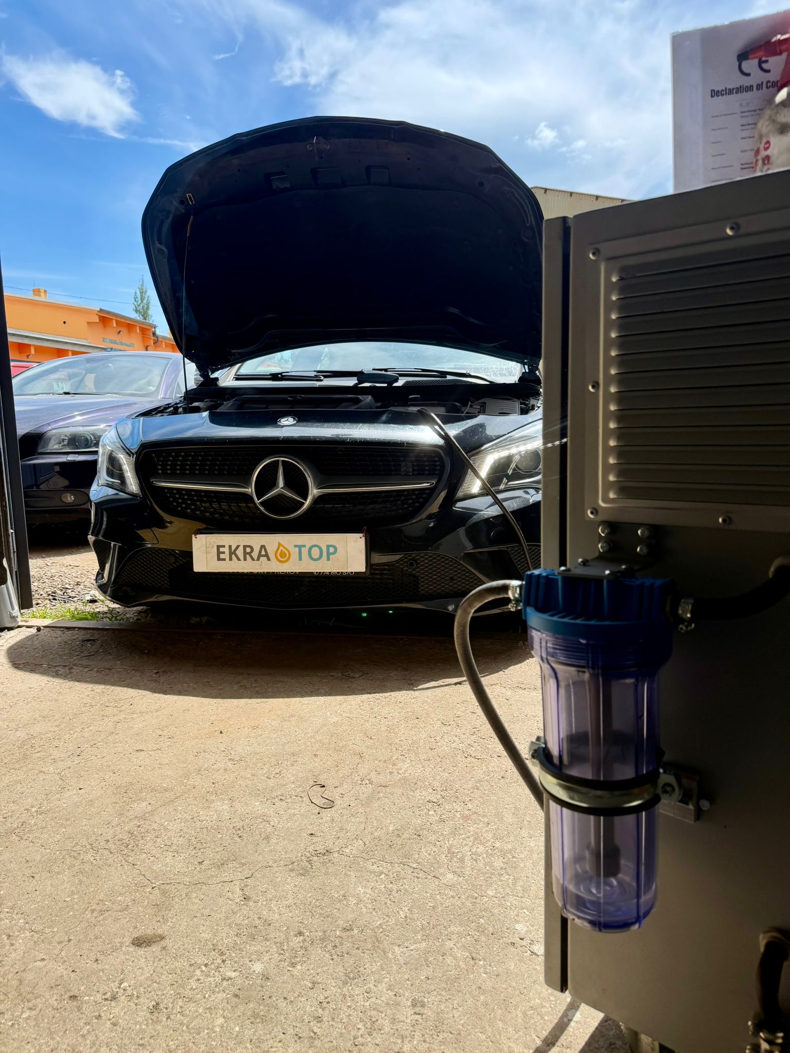Vodíková dekarbonizace EKRA TOP – Mercedes CLA připojený k přístroji Carbon Cleaner